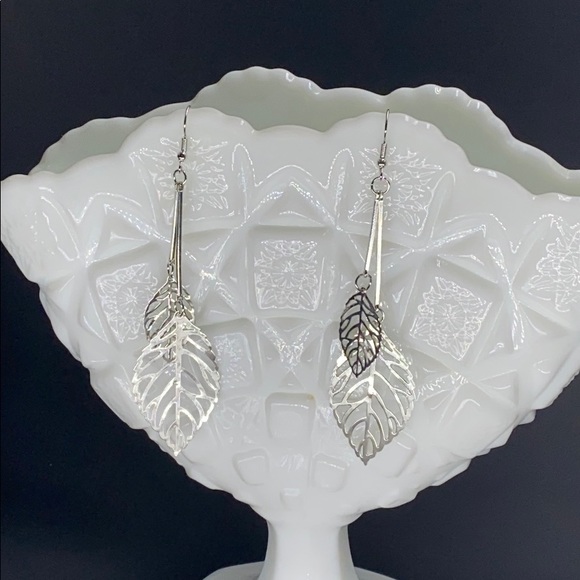 Pair of Earrings N.W.T. - Picture 3 of 5